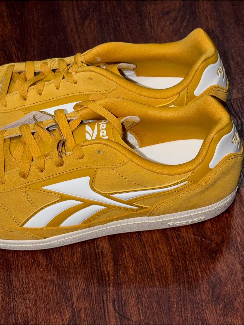 Reebok size 10.5 - Picture 5 of 11